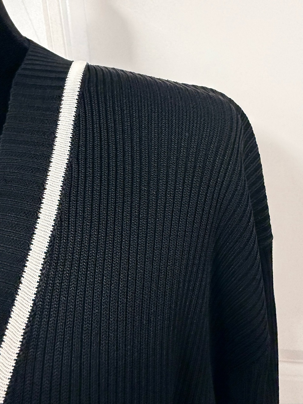 Elan Ribbed V-Neck Top - Picture 4 of 8